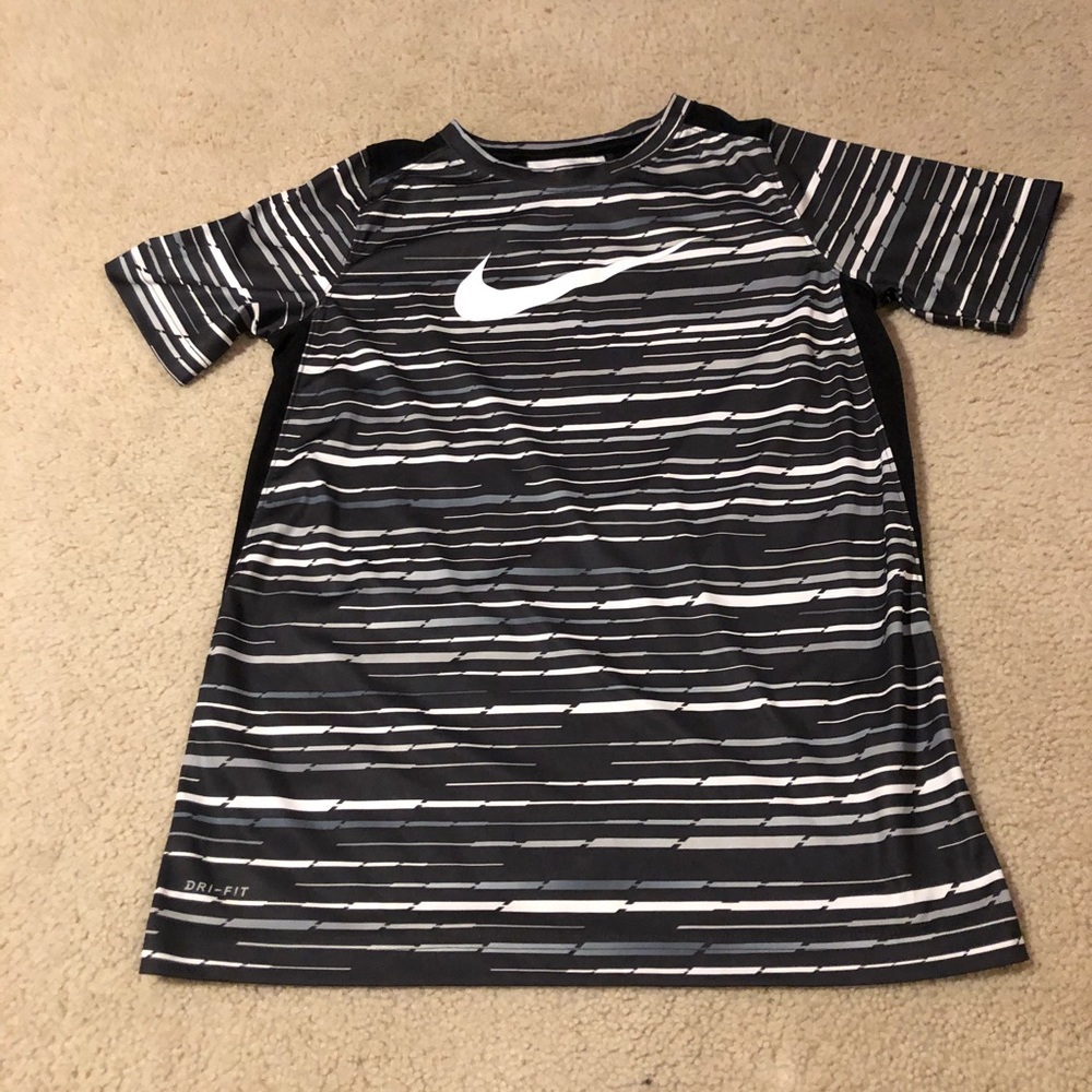 nike boys size large black/grey/white shirt